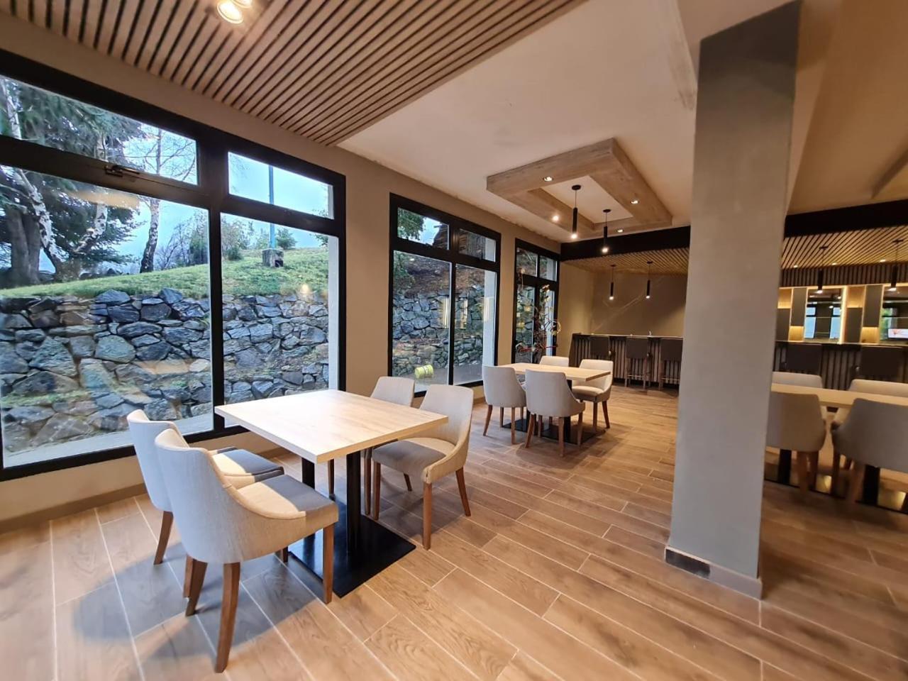 Hotel Alun Nehuen San Carlos de Bariloche Bagian luar foto