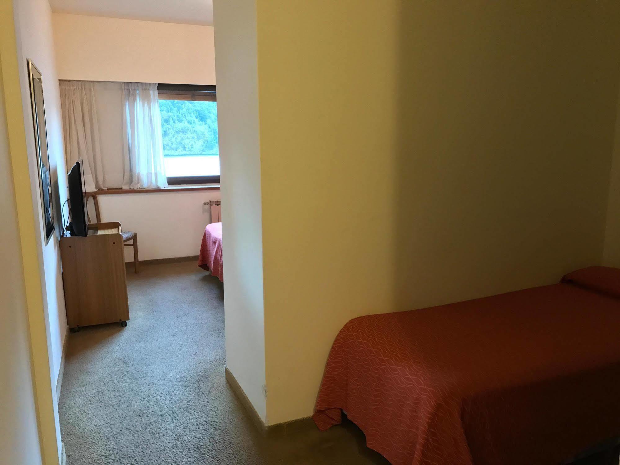 Hotel Alun Nehuen San Carlos de Bariloche Bagian luar foto